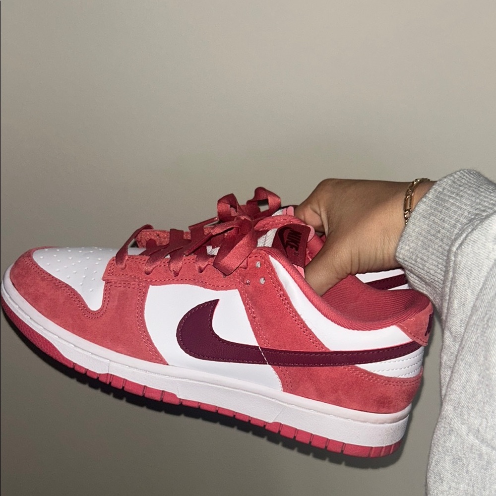 Women’s Nike Dunks Size 8